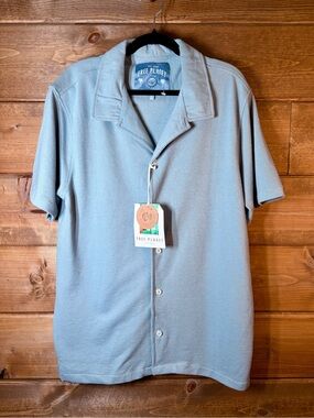 Free Planet Pale Blue Short Sleeve Camp Shirt Size Medium 🖤